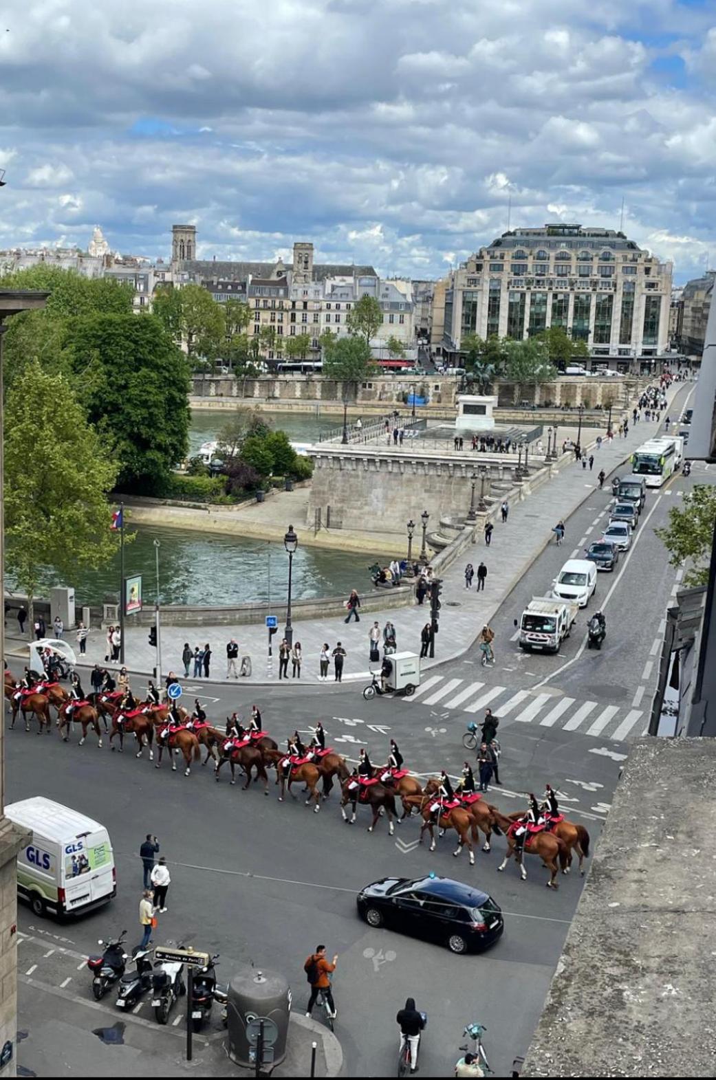 Vue Sur La Seine Parigi